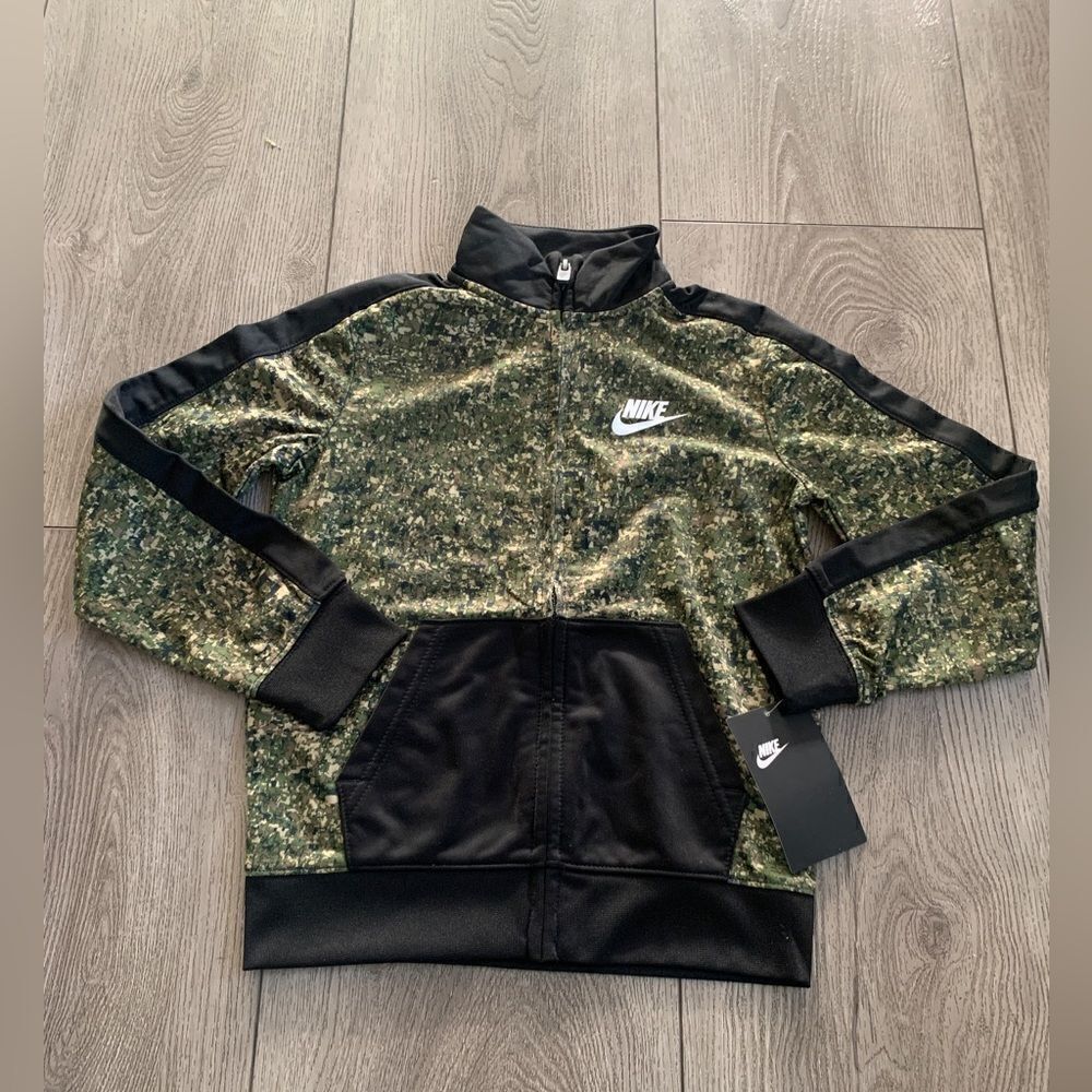 Nike kids zipper jacket with camouflage print